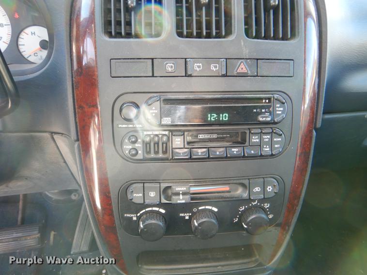 image for item DD8990 2001 Chrysler Town & Country LX van