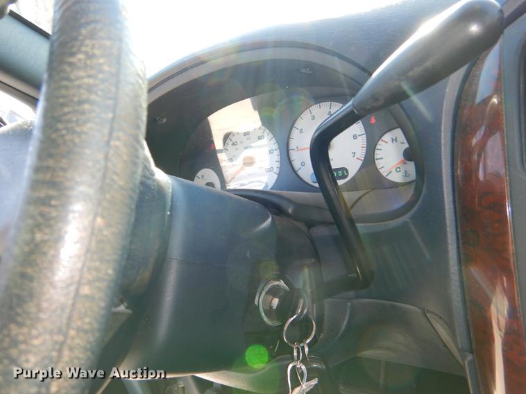 image for item DD8990 2001 Chrysler Town & Country LX van