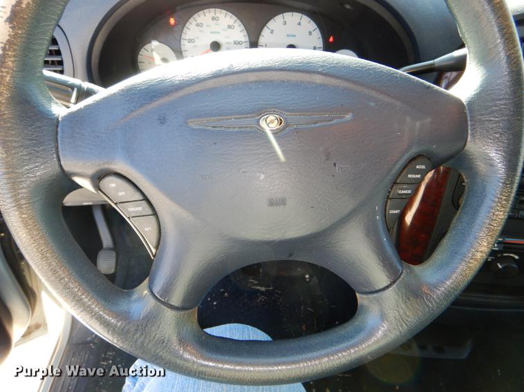 image for item DD8990 2001 Chrysler Town & Country LX van