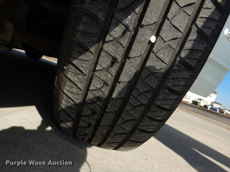 image for item DD8990 2001 Chrysler Town & Country LX van