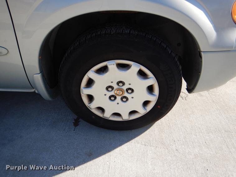 image for item DD8990 2001 Chrysler Town & Country LX van