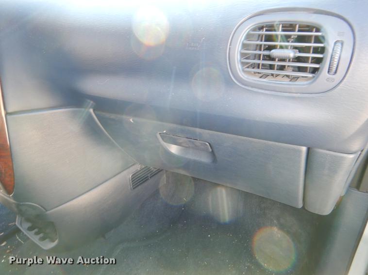 image for item DD8990 2001 Chrysler Town & Country LX van