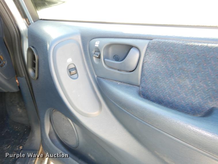 image for item DD8990 2001 Chrysler Town & Country LX van