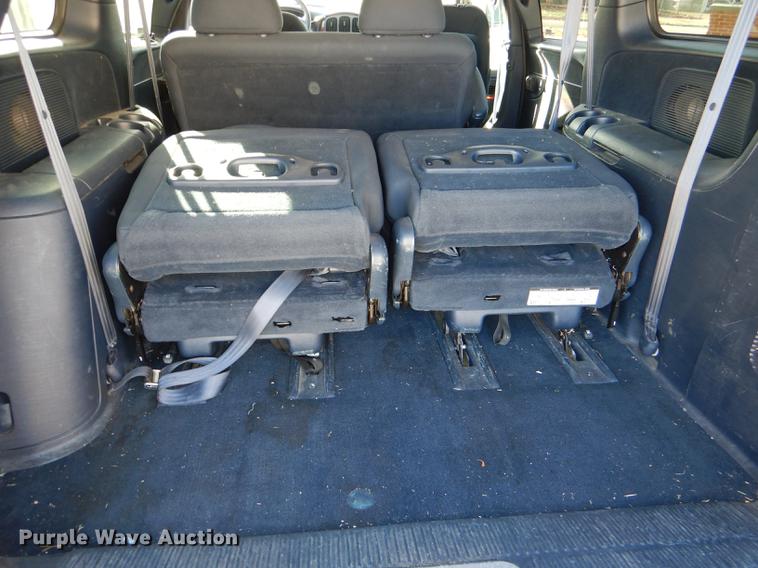 image for item DD8990 2001 Chrysler Town & Country LX van