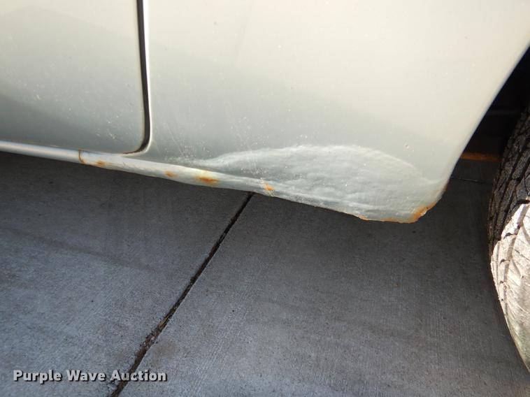 image for item DD8990 2001 Chrysler Town & Country LX van