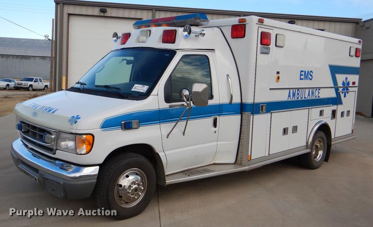 image for item DE0006 2001 Ford Econoline E450 Super Duty ambulance