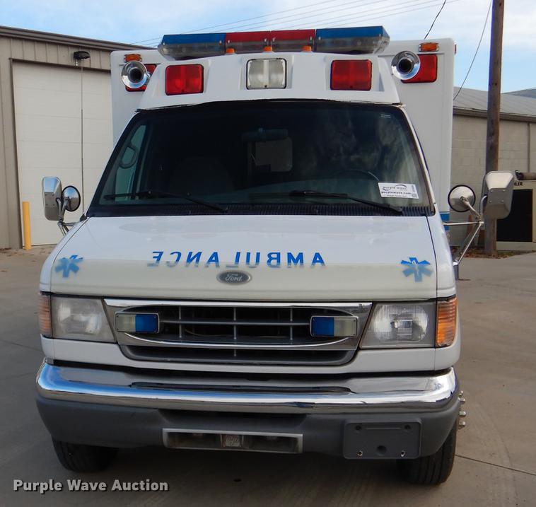 image for item DE0006 2001 Ford Econoline E450 Super Duty ambulance