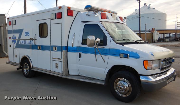 image for item DE0006 2001 Ford Econoline E450 Super Duty ambulance