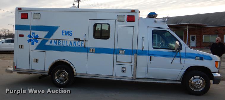 image for item DE0006 2001 Ford Econoline E450 Super Duty ambulance