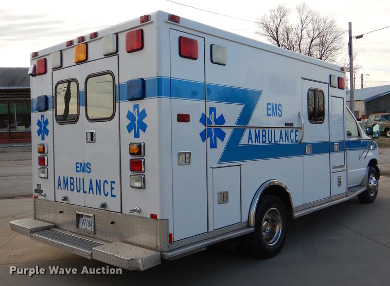 image for item DE0006 2001 Ford Econoline E450 Super Duty ambulance