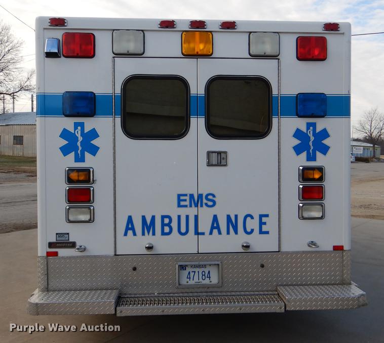 image for item DE0006 2001 Ford Econoline E450 Super Duty ambulance