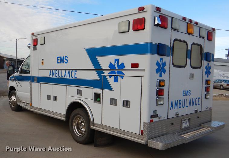 image for item DE0006 2001 Ford Econoline E450 Super Duty ambulance