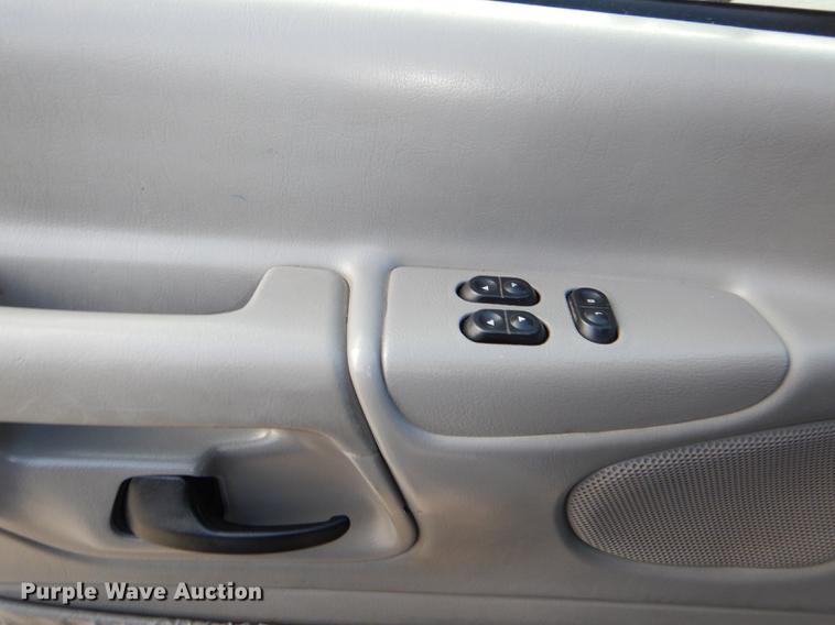 image for item DE0006 2001 Ford Econoline E450 Super Duty ambulance