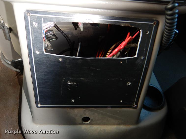 image for item DE0006 2001 Ford Econoline E450 Super Duty ambulance