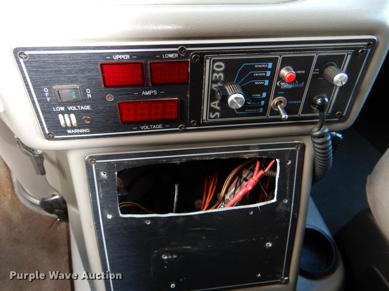 image for item DE0006 2001 Ford Econoline E450 Super Duty ambulance