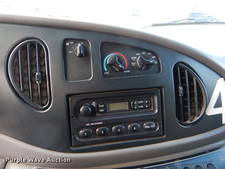 image for item DE0006 2001 Ford Econoline E450 Super Duty ambulance