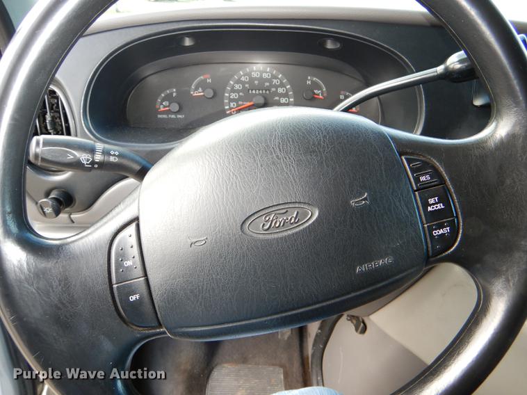 image for item DE0006 2001 Ford Econoline E450 Super Duty ambulance