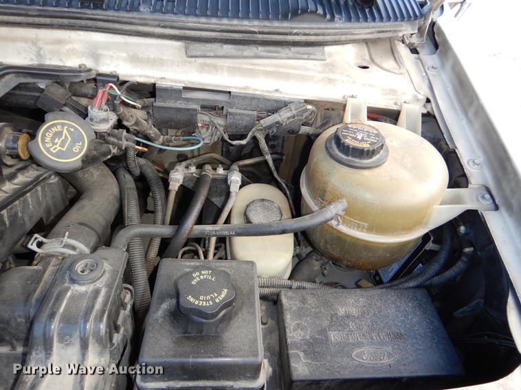 image for item DE0006 2001 Ford Econoline E450 Super Duty ambulance