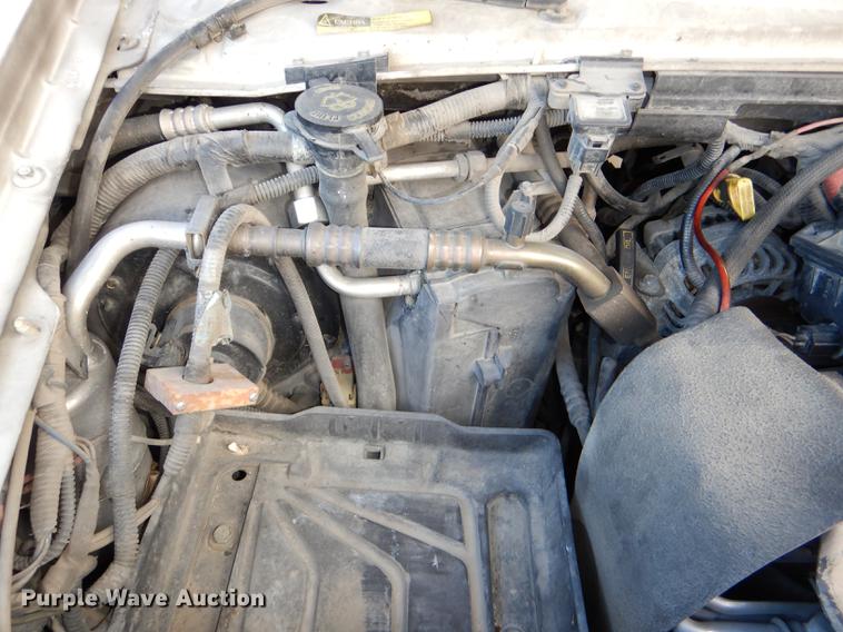 image for item DE0006 2001 Ford Econoline E450 Super Duty ambulance