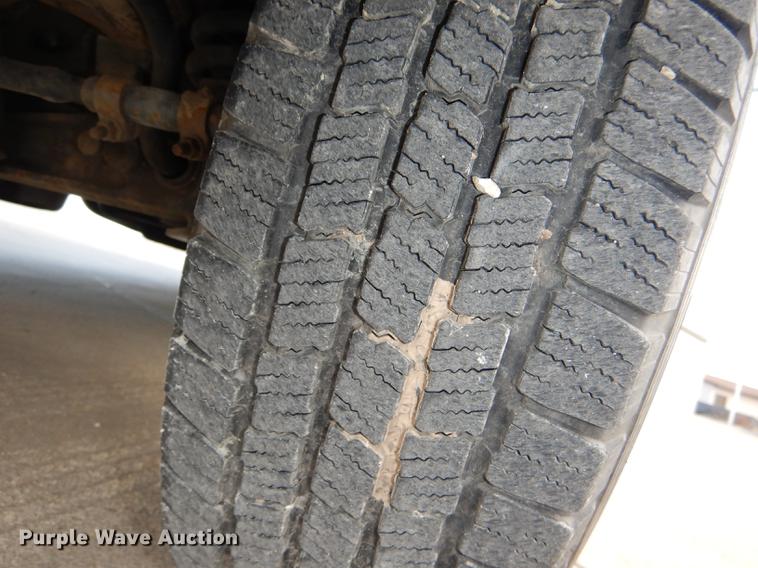 image for item DE0006 2001 Ford Econoline E450 Super Duty ambulance