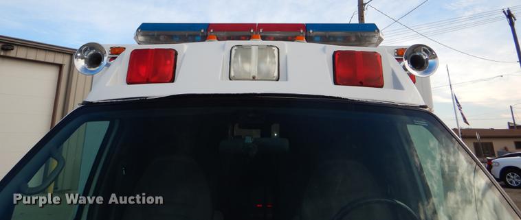 image for item DE0006 2001 Ford Econoline E450 Super Duty ambulance
