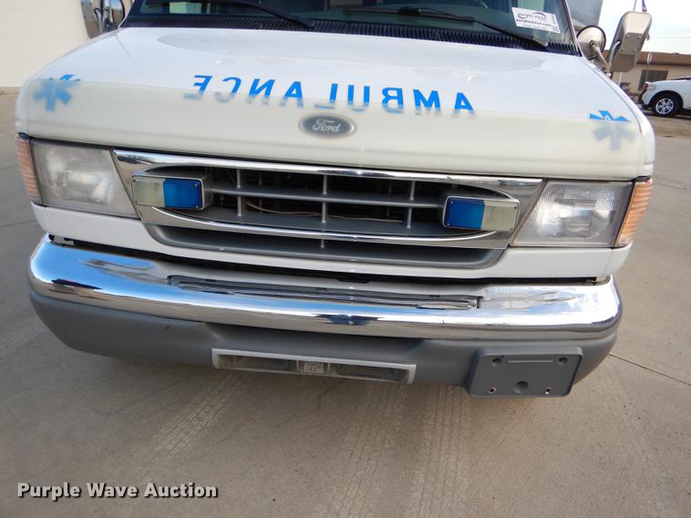 image for item DE0006 2001 Ford Econoline E450 Super Duty ambulance