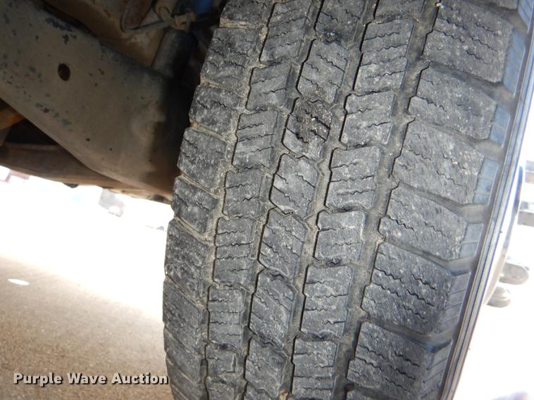 image for item DE0006 2001 Ford Econoline E450 Super Duty ambulance