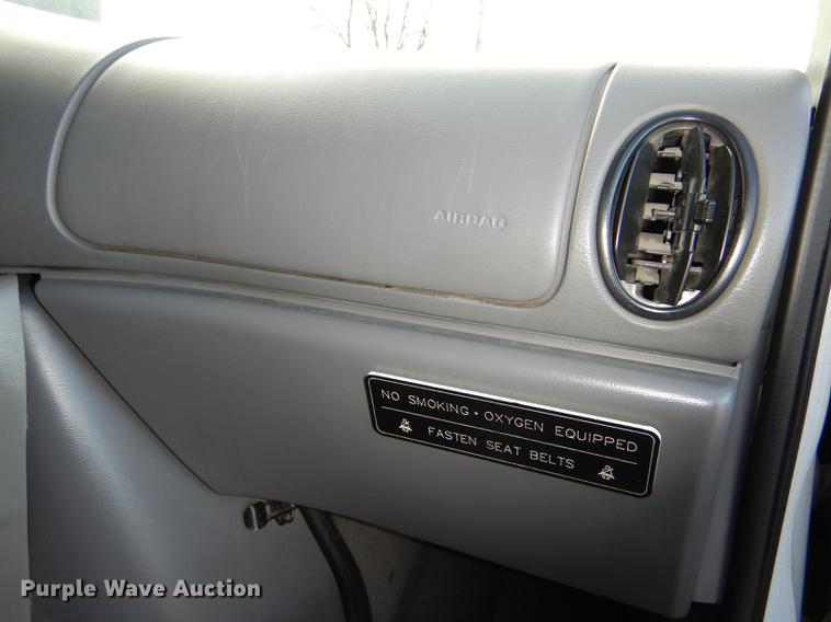 image for item DE0006 2001 Ford Econoline E450 Super Duty ambulance