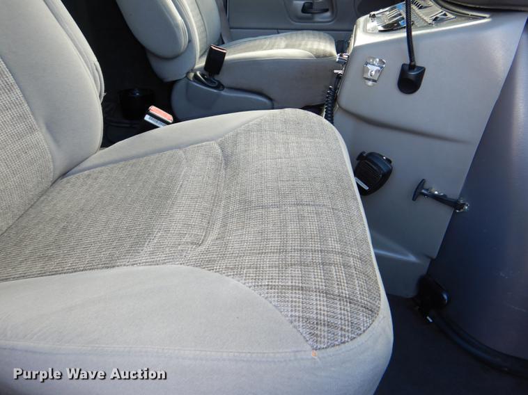 image for item DE0006 2001 Ford Econoline E450 Super Duty ambulance