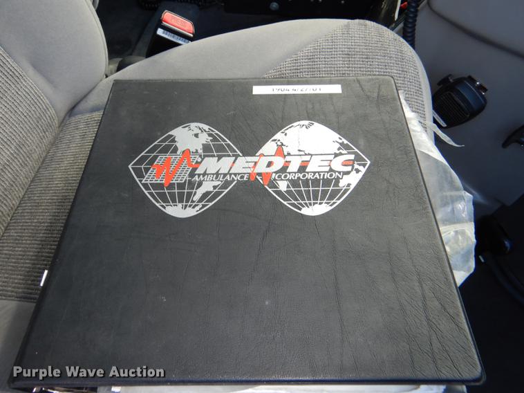 image for item DE0006 2001 Ford Econoline E450 Super Duty ambulance