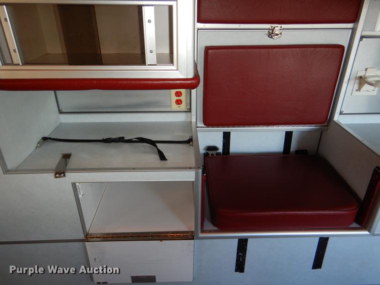 image for item DE0006 2001 Ford Econoline E450 Super Duty ambulance