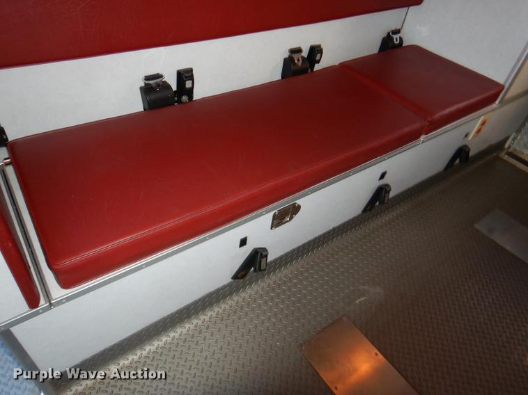 image for item DE0006 2001 Ford Econoline E450 Super Duty ambulance