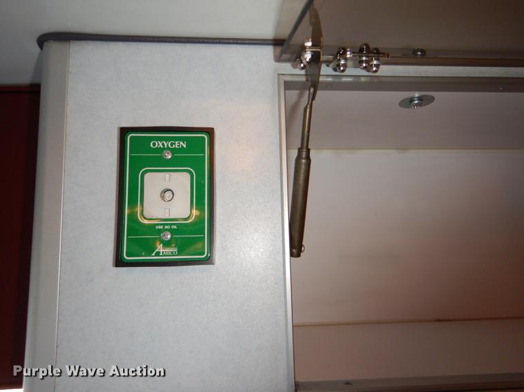 image for item DE0006 2001 Ford Econoline E450 Super Duty ambulance