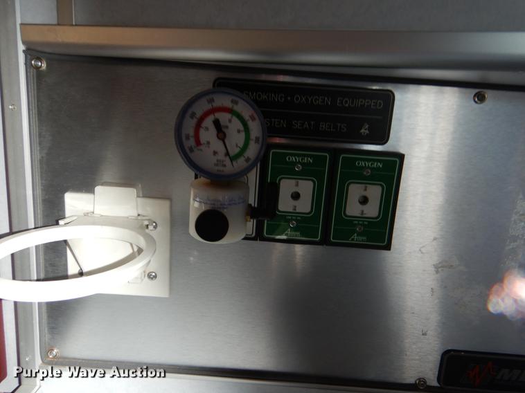 image for item DE0006 2001 Ford Econoline E450 Super Duty ambulance