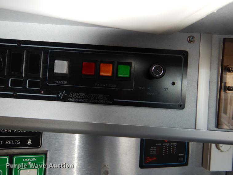 image for item DE0006 2001 Ford Econoline E450 Super Duty ambulance