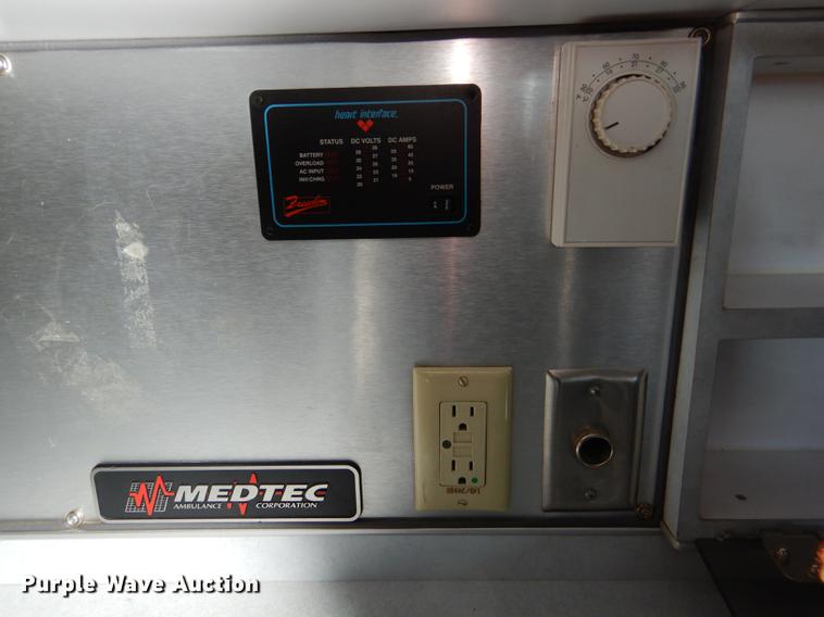 image for item DE0006 2001 Ford Econoline E450 Super Duty ambulance