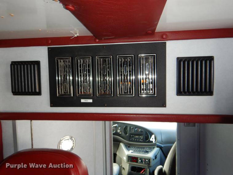 image for item DE0006 2001 Ford Econoline E450 Super Duty ambulance