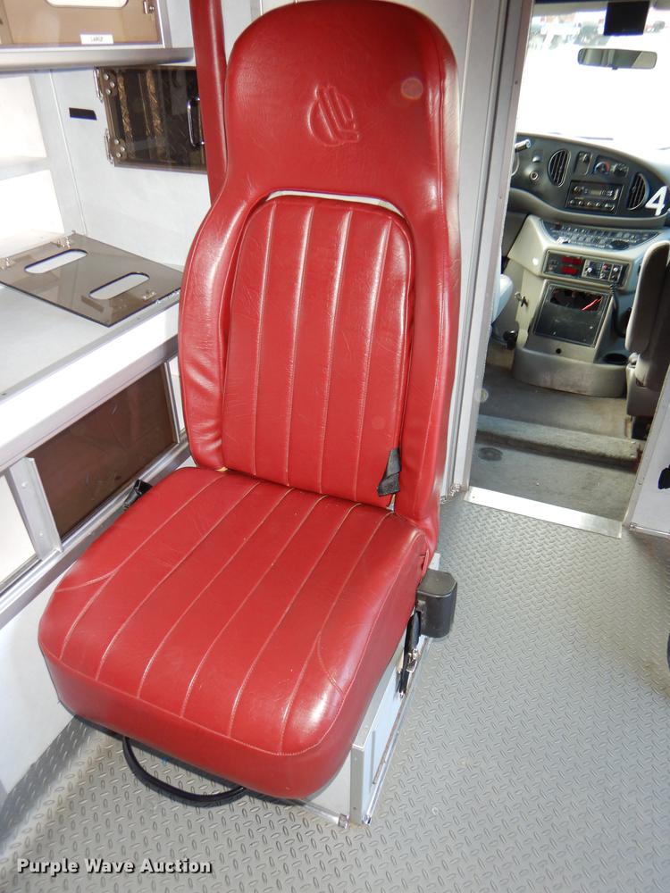 image for item DE0006 2001 Ford Econoline E450 Super Duty ambulance