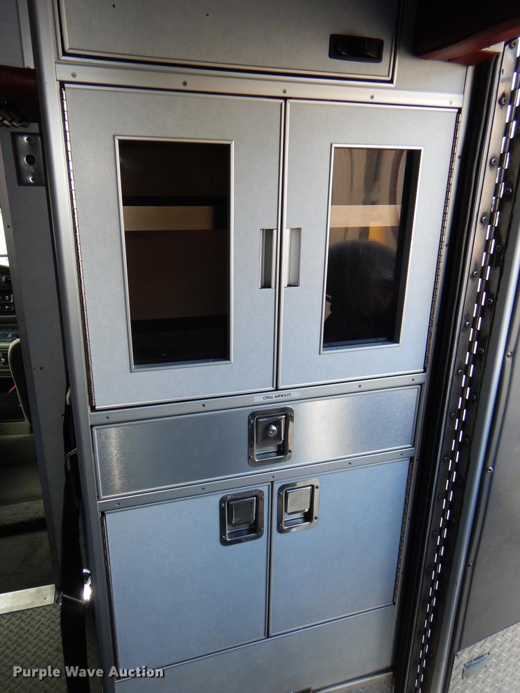 image for item DE0006 2001 Ford Econoline E450 Super Duty ambulance