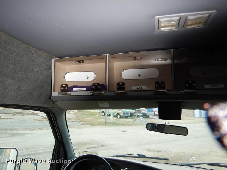 image for item DE0006 2001 Ford Econoline E450 Super Duty ambulance