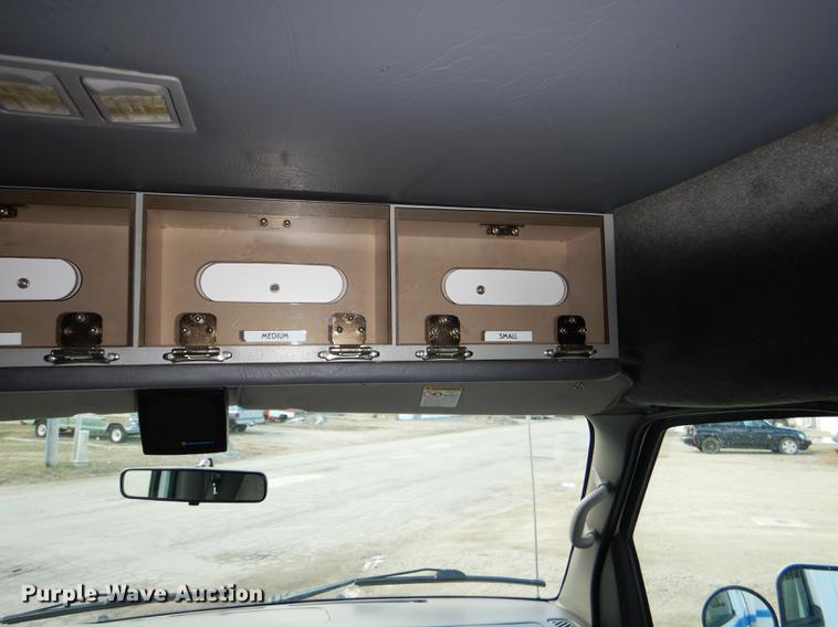 image for item DE0006 2001 Ford Econoline E450 Super Duty ambulance