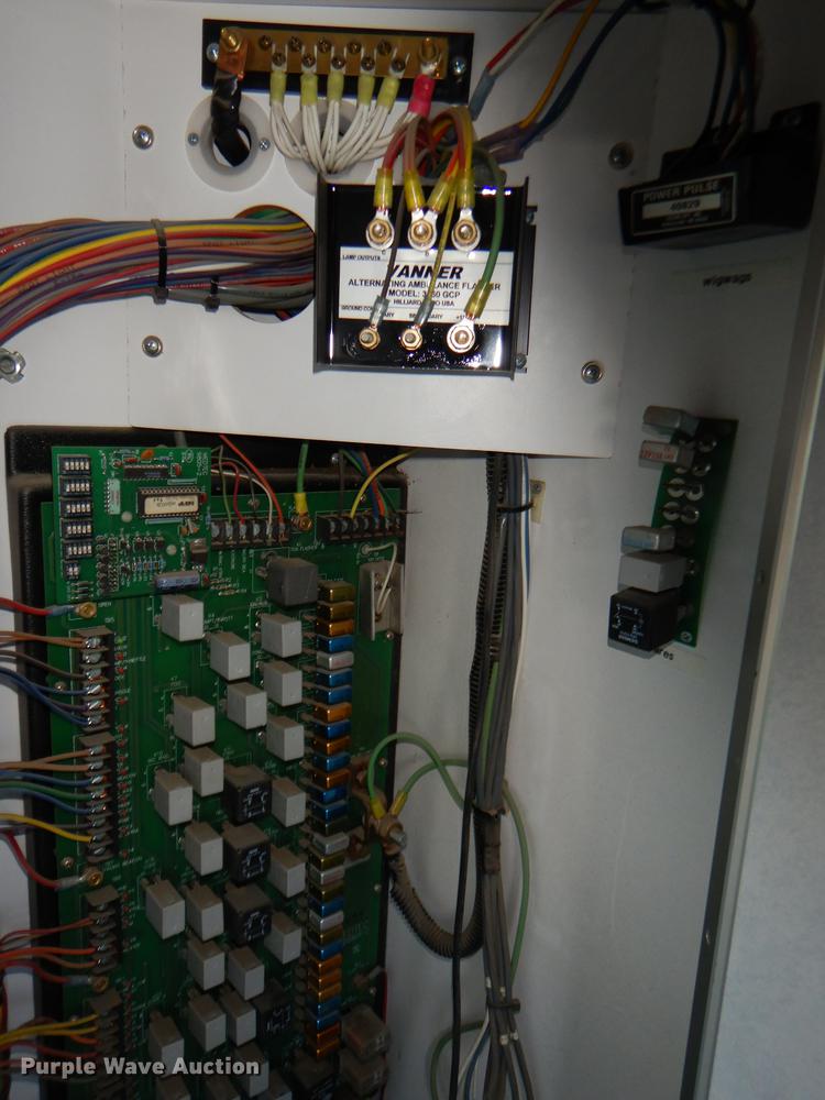 image for item DE0006 2001 Ford Econoline E450 Super Duty ambulance