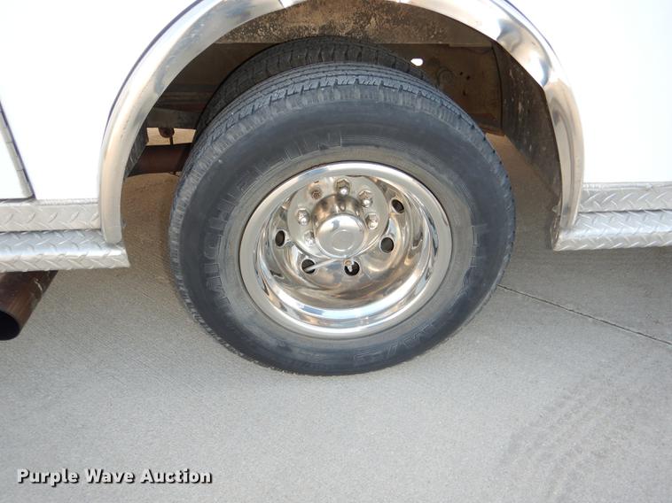 image for item DE0006 2001 Ford Econoline E450 Super Duty ambulance