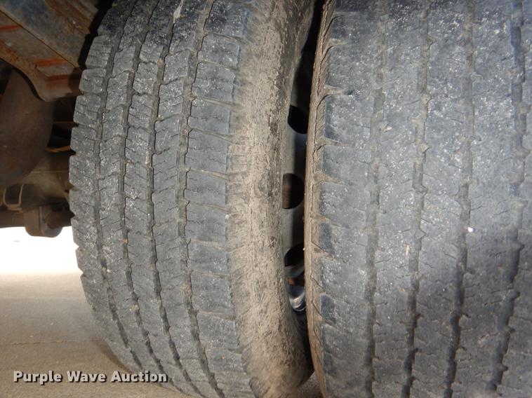 image for item DE0006 2001 Ford Econoline E450 Super Duty ambulance