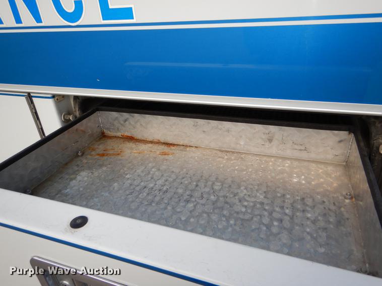 image for item DE0006 2001 Ford Econoline E450 Super Duty ambulance