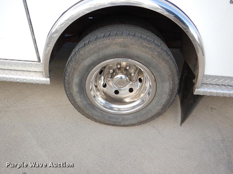 image for item DE0006 2001 Ford Econoline E450 Super Duty ambulance