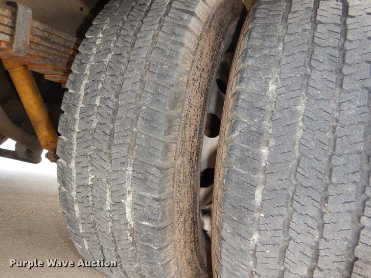 image for item DE0006 2001 Ford Econoline E450 Super Duty ambulance