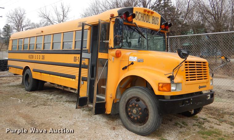 image for item DE0034 2000 International 3800 Thomas school bus