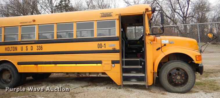 image for item DE0034 2000 International 3800 Thomas school bus