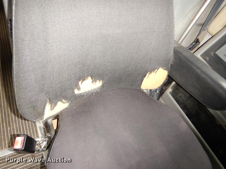 image for item DE0034 2000 International 3800 Thomas school bus